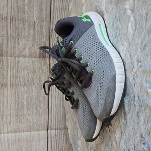 Under Armour Grey/White Sneakers, Little Boys Size 3.5Y